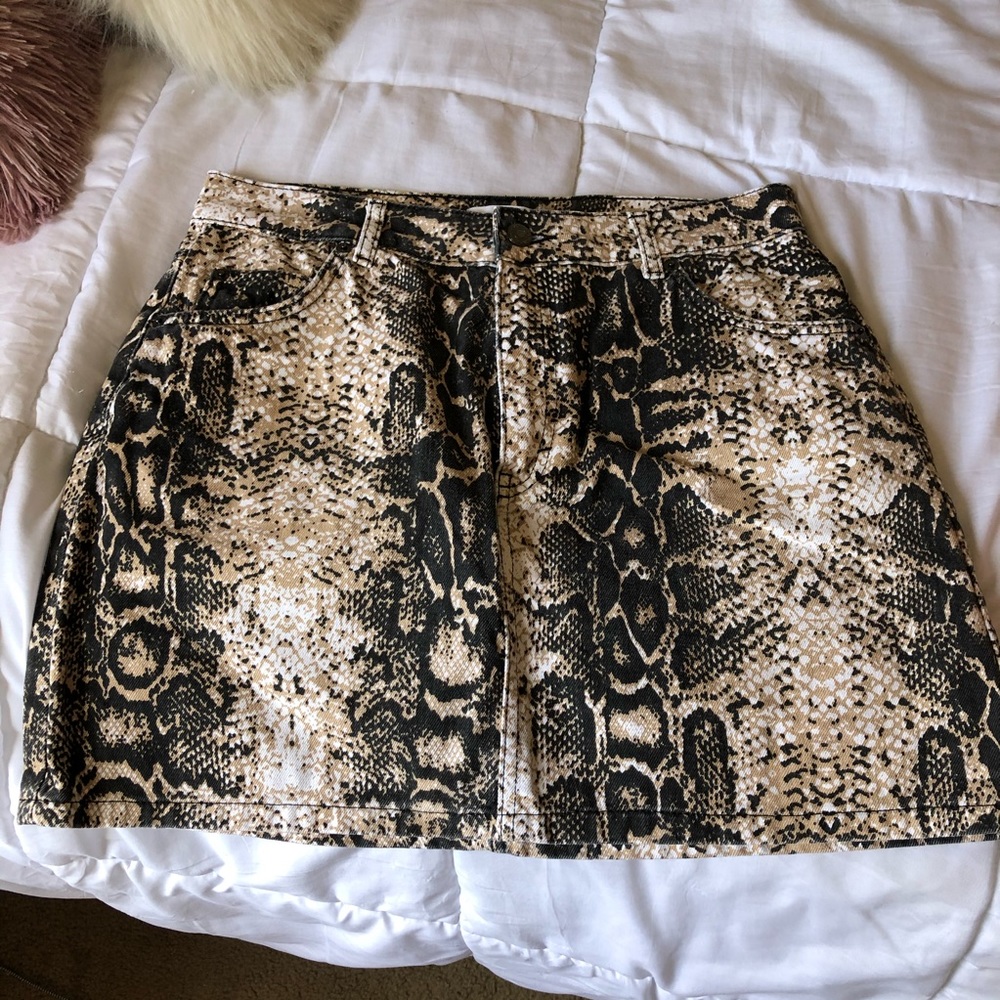 Snake pattern mini skirt